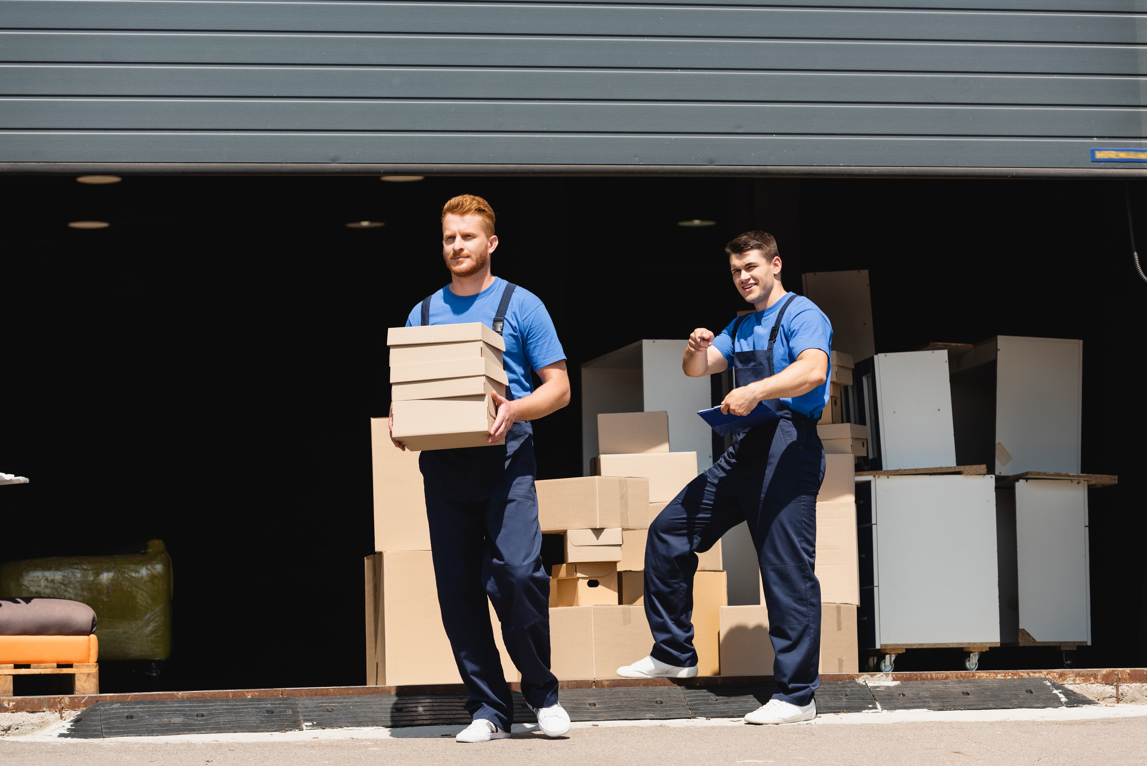 5 Stars Movers NYC team unloading boxes